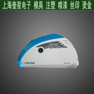 {“title” “塑料外壳塑料制品丝印移印加工 工艺、价格与厂家选择全指南”，“content” “\n在电子产品、日化包装、汽车配件以及各类消费品制造领域，塑料外壳和塑料制品的表面装饰与标识至关重要。**丝印（丝网印刷）** 和 **移印** 是两种应用最广泛的塑料类印刷工艺。本文将围绕塑料外壳及塑料制品的丝印、移印加工，系统介绍工艺特点、价格影响因素、图片效果、厂家选择要点，并以上海奎星电子科技为例进行解析，帮助您全面了解这一细分加工领域。\n\n## 一、什么是塑料丝印与移印？\n\n### 1.